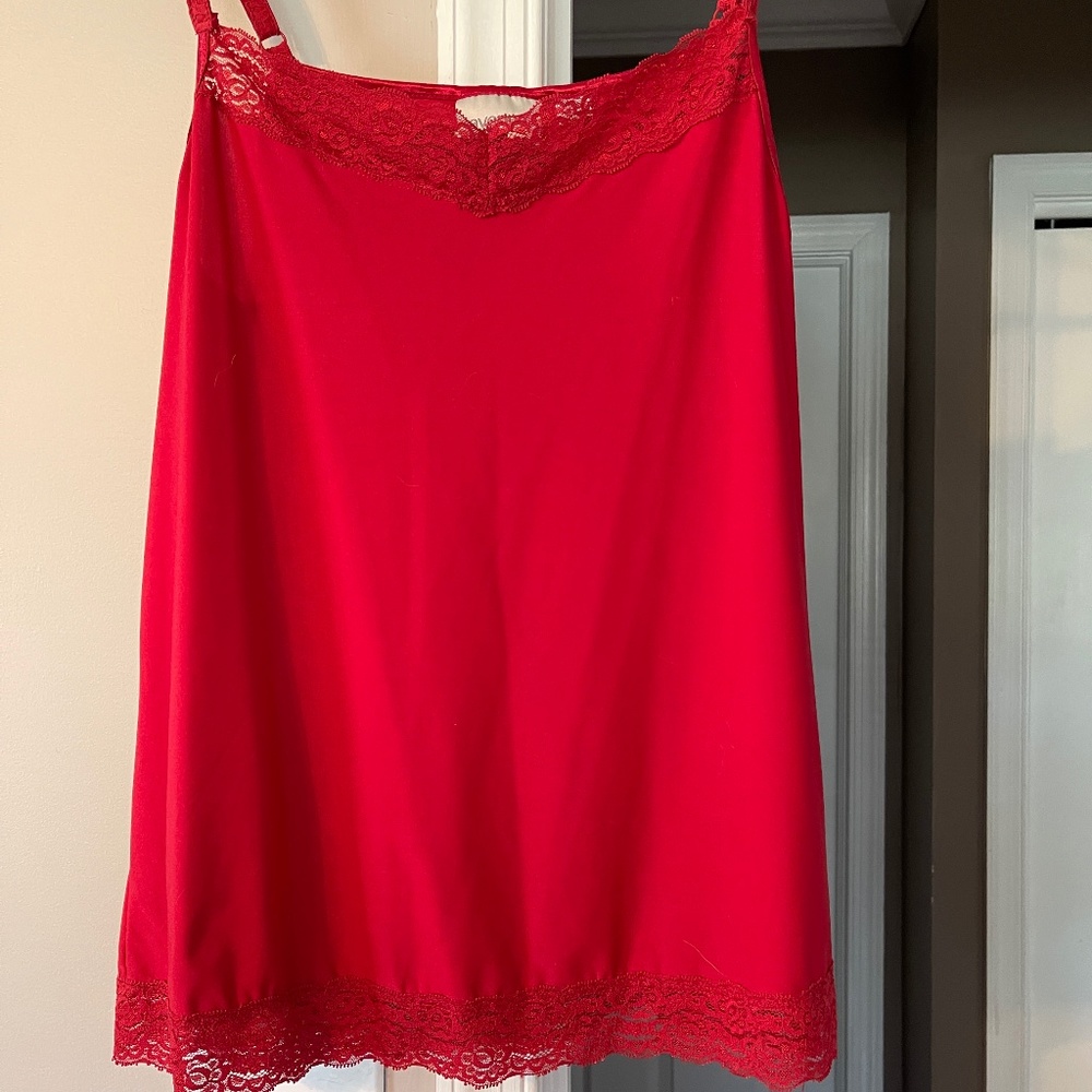 REduced RED CAMI, FROM AVENUE, SIZE 14-16 NEW WITHOUT TAGS